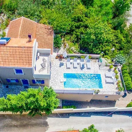 Markantonata Sleeps 5 Pool Air Con Wifi *