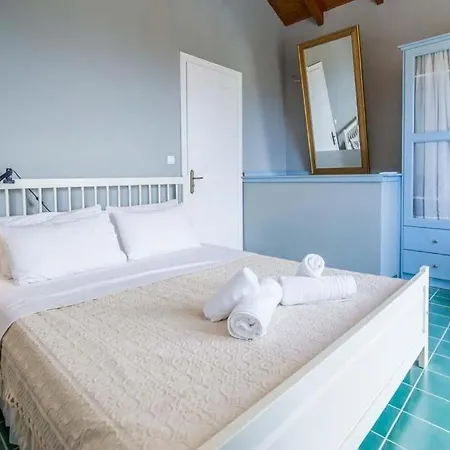 Markantonata Sleeps 5 Pool Air Con Wifi